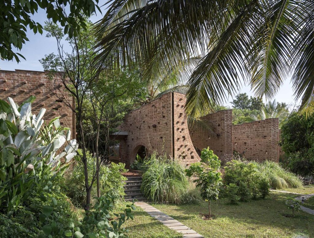 Indian rising stars A Threshold build a critical bridge from private commissions to public projects